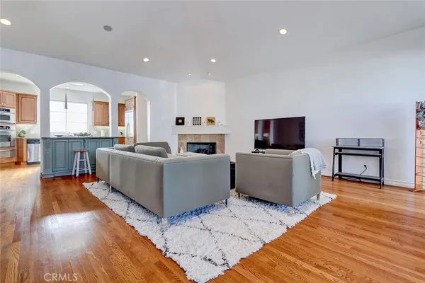 $9,000 | 514 Manhattan Beach Boulevard, Manhattan Beach, CA 90266