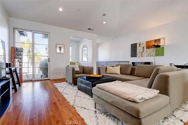 $9,000 | 514 Manhattan Beach Boulevard, Manhattan Beach, CA 90266