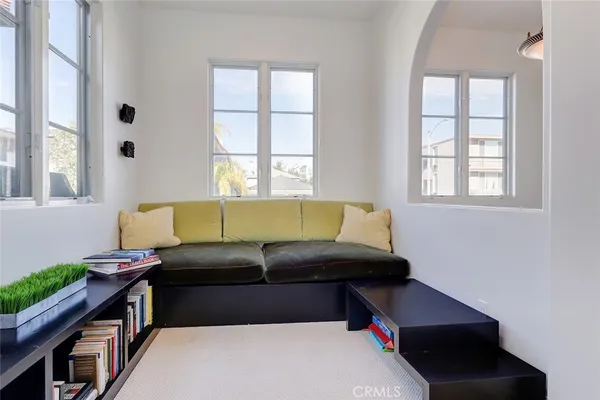 $9,000 | 514 Manhattan Beach Boulevard, Manhattan Beach, CA 90266