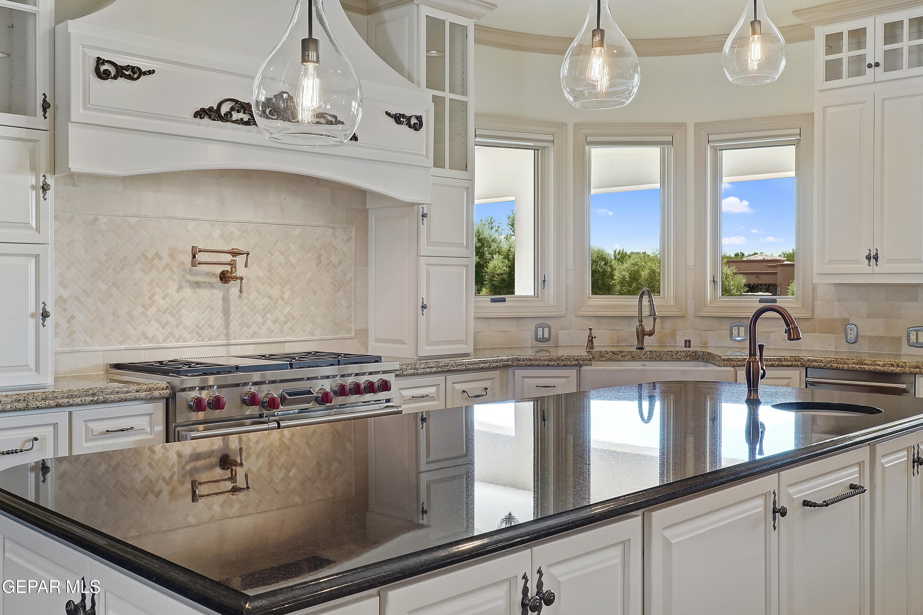 7 Cielo Del Este Anthony, NM 88021 - Photo 33 of 95 a kitchen with stainless steel appliances granite countertop a stove and a sink