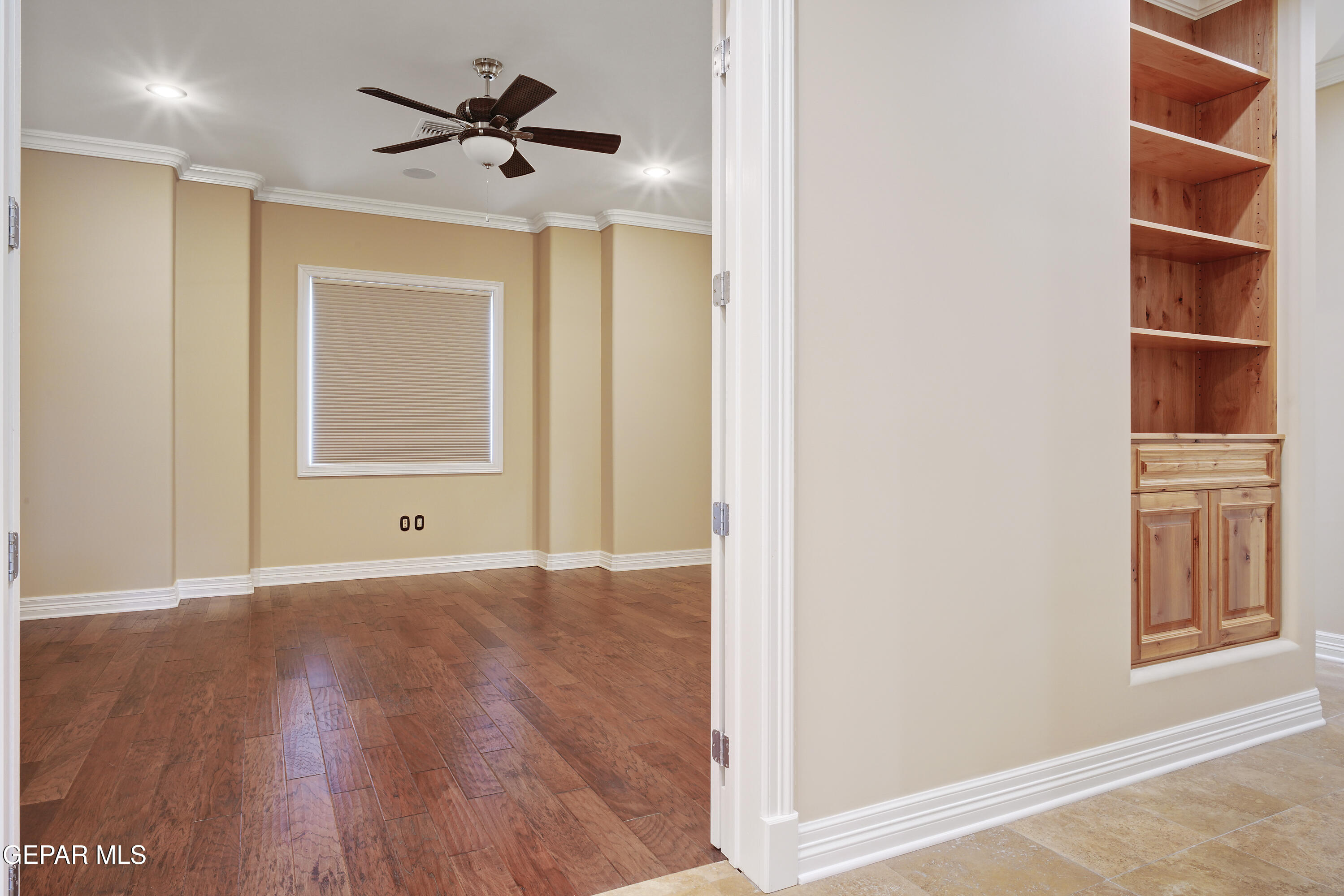 7 Cielo Del Este Anthony, NM 88021 - Photo 53 of 95 a view of a livingroom with a hardwood floor and a ceiling fan