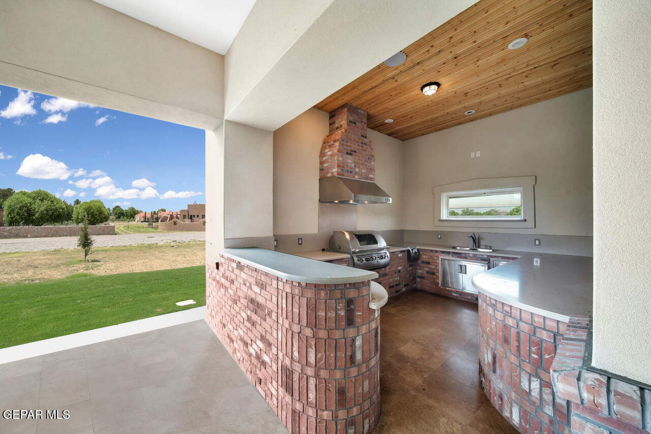 7 Cielo Del Este Anthony, NM 88021 - Photo 84 of 95 a living room with furniture and a large window