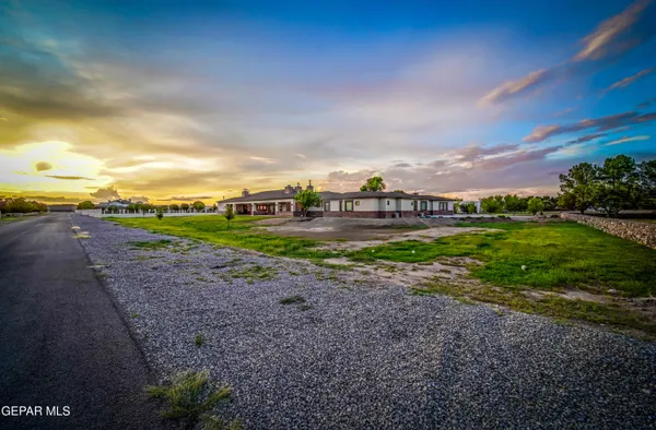 $1,500,000 | 7 Cielo Del Este, Anthony, NM 88021