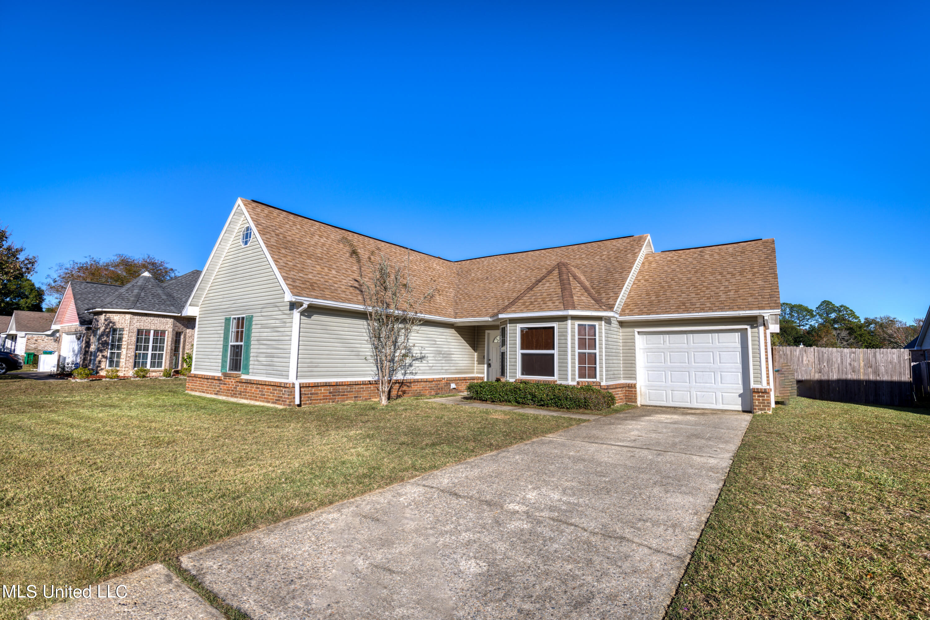 1312DeanaRd-3
