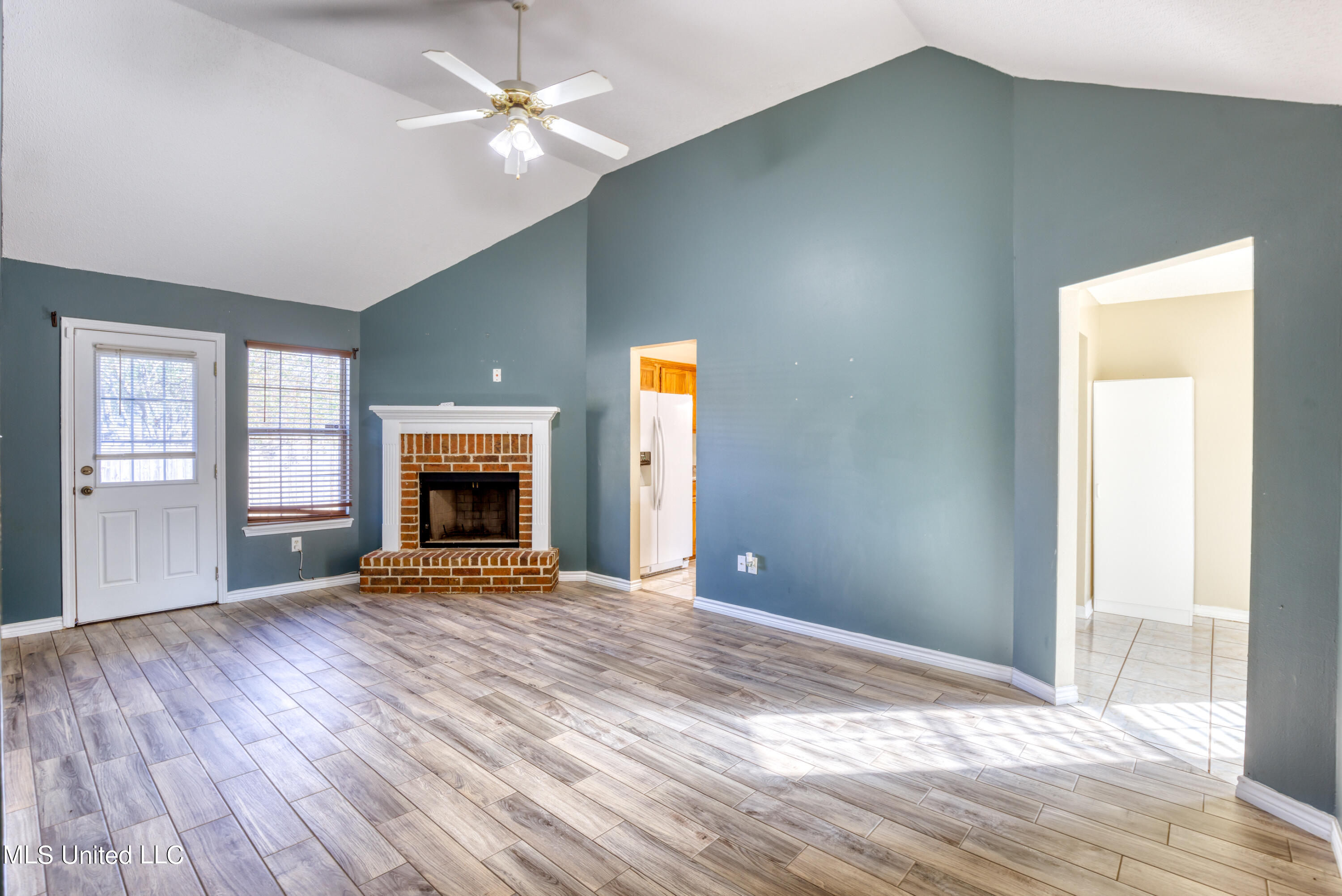 1312DeanaRd-4