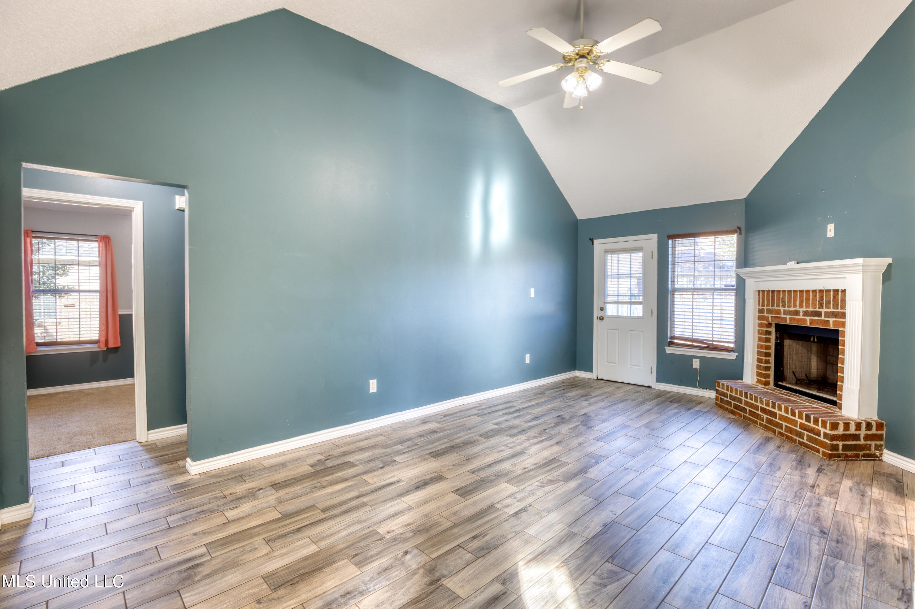 1312DeanaRd-6