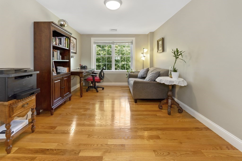 10 Oakley Road, Unit 10 Belmont, MA 02478 - Photo 14 of 26 Gallery Image 14
