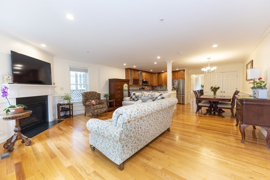 10 Oakley Road, Unit 10 Belmont, MA 02478 - Photo 3 of 26 Gallery Image 3