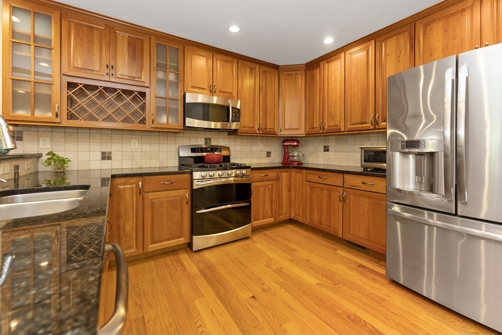10 Oakley Road, Unit 10 Belmont, MA 02478 - Photo 5 of 26 Gallery Image 5