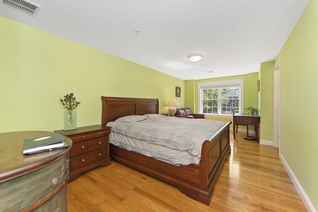 10 Oakley Road, Unit 10 Belmont, MA 02478 - Photo 7 of 26 Gallery Image 7