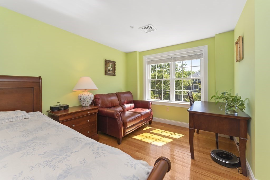 10 Oakley Road, Unit 10 Belmont, MA 02478 - Photo 9 of 26 Gallery Image 9