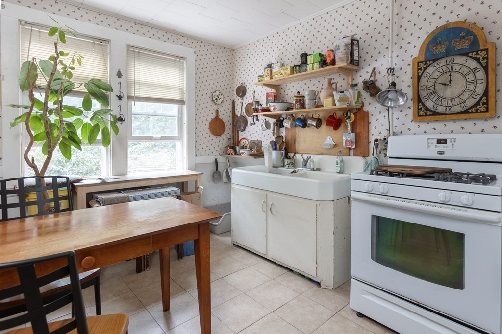 105 Sumner Road Brookline, MA 02445 - Photo 5 of 7