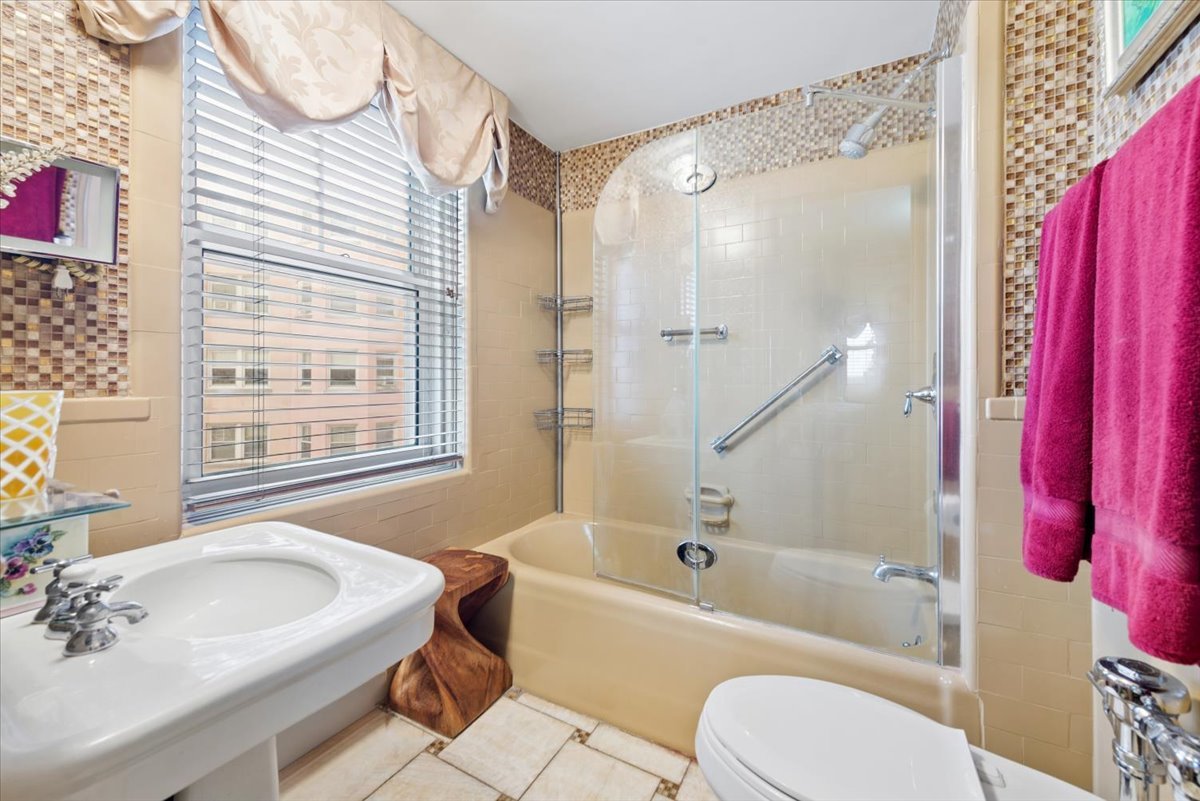 5555 North Sheridan Road, Unit 1007 Chicago, IL 60640 - Photo 16 of 32 Gallery Image 16