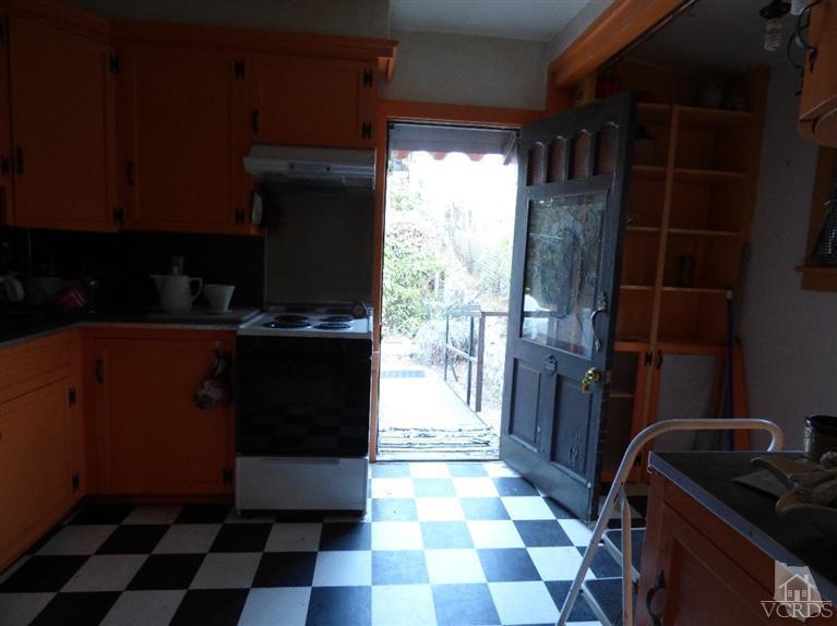 952 Riess Road Simi Valley, CA 93063 - Photo 16 of 25 a black white and black wall with a black white checkered floor