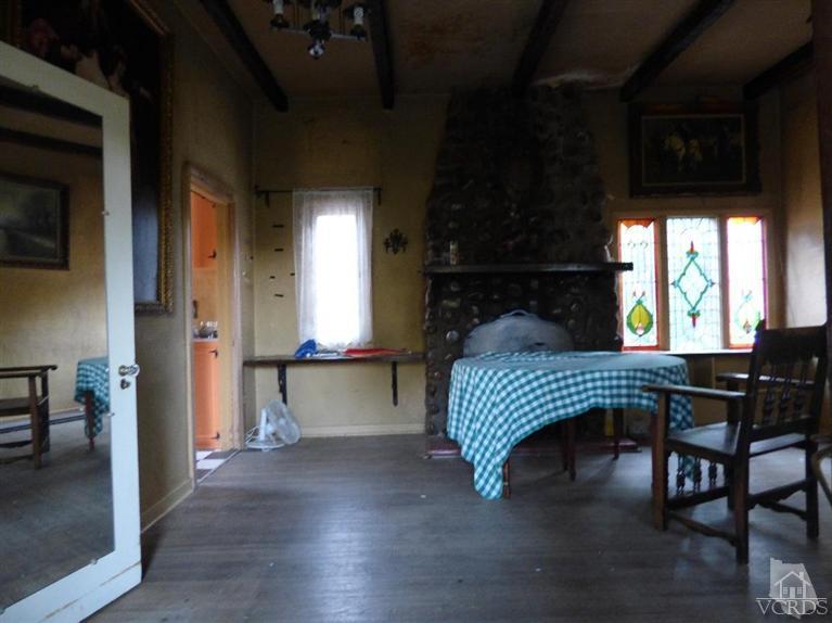 952 Riess Road Simi Valley, CA 93063 - Photo 3 of 25 a view of a bedroom with furniture and window