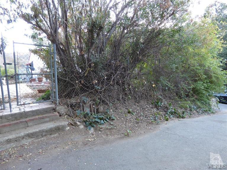 952 Riess Road Simi Valley, CA 93063 - Photo 21 of 25 a view of a yard with a tree