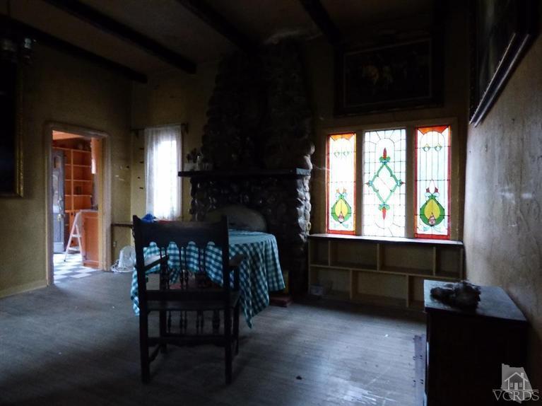 952 Riess Road Simi Valley, CA 93063 - Photo 5 of 25 a living room with furniture and a window