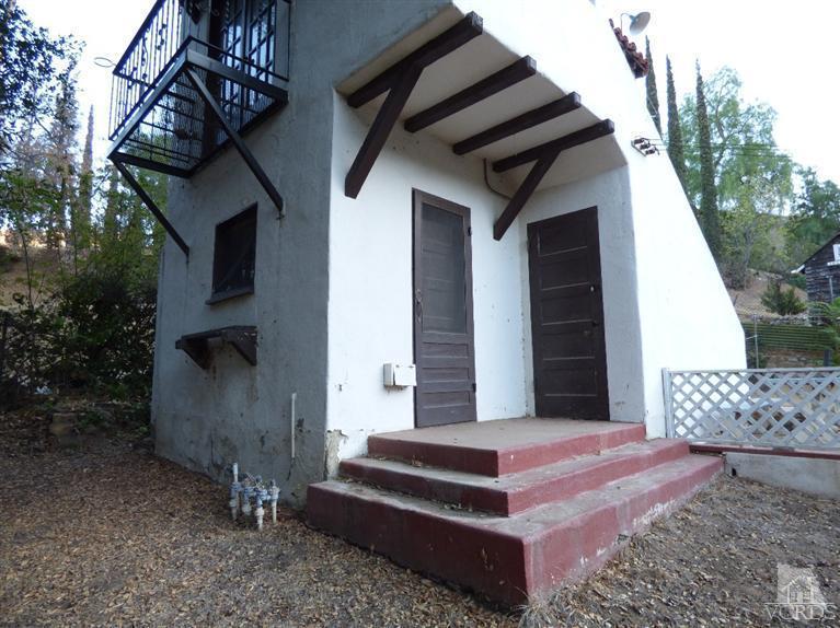 952 Riess Road Simi Valley, CA 93063 - Photo 10 of 25 a front view of a house with a garden