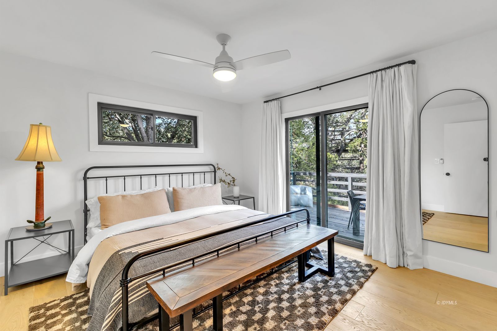 53010 Inspiration Lane Idyllwild, CA 92549 - Photo 34 of 91 a bed room with a bed and a lamp