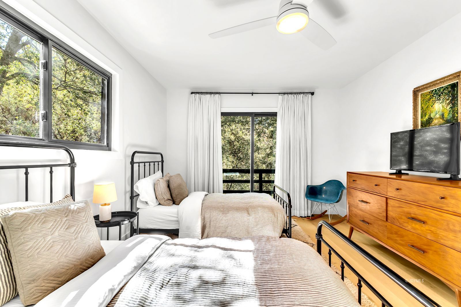 53010 Inspiration Lane Idyllwild, CA 92549 - Photo 41 of 91 a bedroom with furniture and a flat screen tv