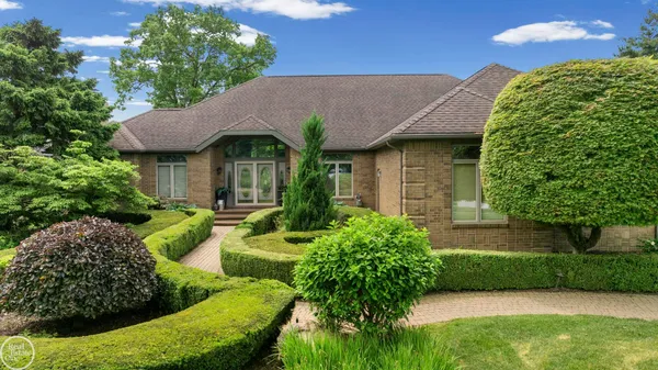 $1,150,000 | 6718 Pond Drive, Washington, MI 48094