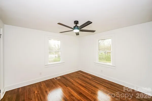 $1,705 | 1522 7th Ave Drive Southwest, Hickory, NC 28602
