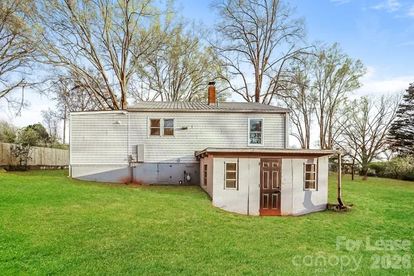 $1,705 | 1522 7th Ave Drive Southwest, Hickory, NC 28602