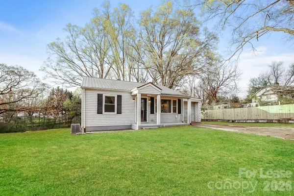 $1,705 | 1522 7th Ave Drive Southwest, Hickory, NC 28602