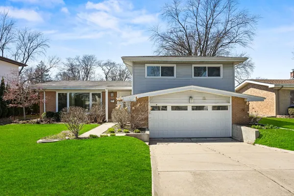 $747,700 | 215 Hibbard Road, Wilmette, IL 60091