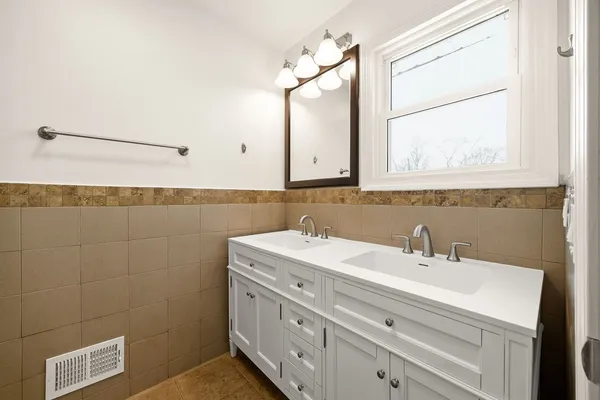 $747,700 | 215 Hibbard Road, Wilmette, IL 60091
