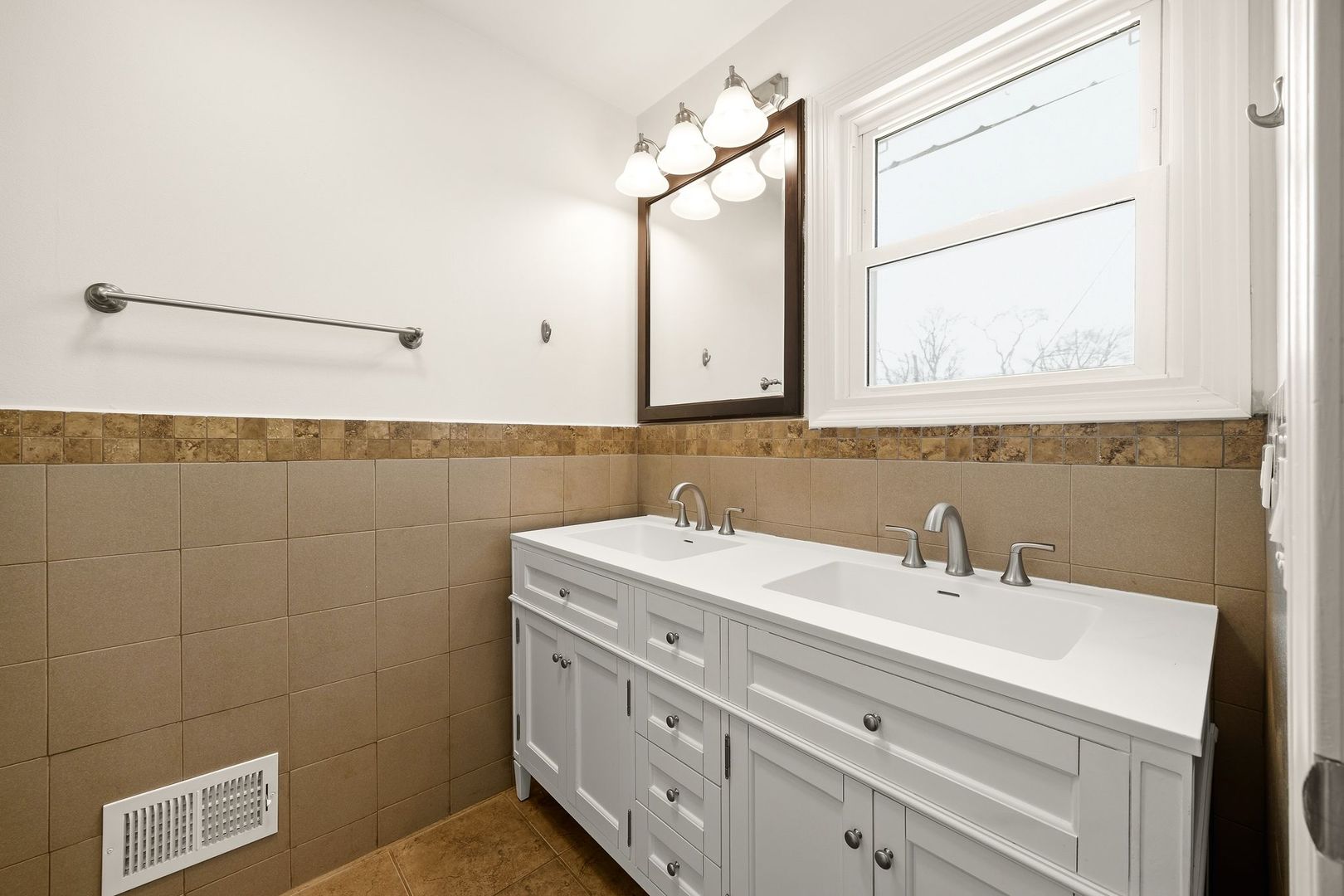 215 Hibbard Road Wilmette, IL 60091 - Photo 15 of 35