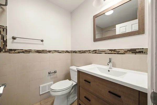 $747,700 | 215 Hibbard Road, Wilmette, IL 60091