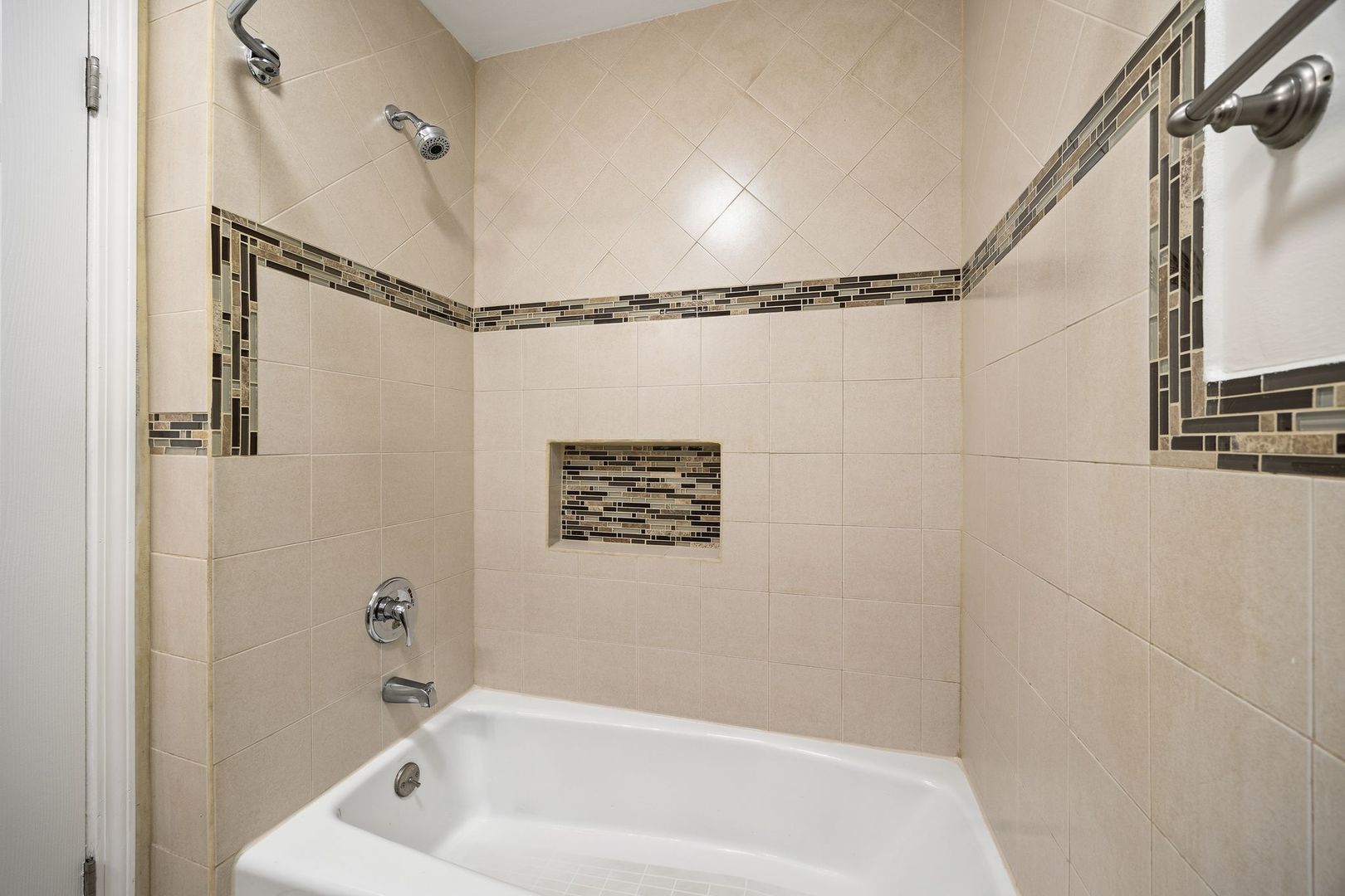 215 Hibbard Road Wilmette, IL 60091 - Photo 21 of 35