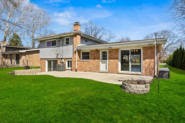 $747,700 | 215 Hibbard Road, Wilmette, IL 60091