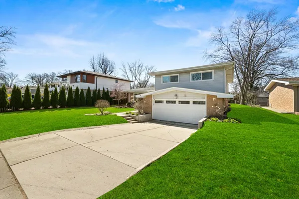 $747,700 | 215 Hibbard Road, Wilmette, IL 60091