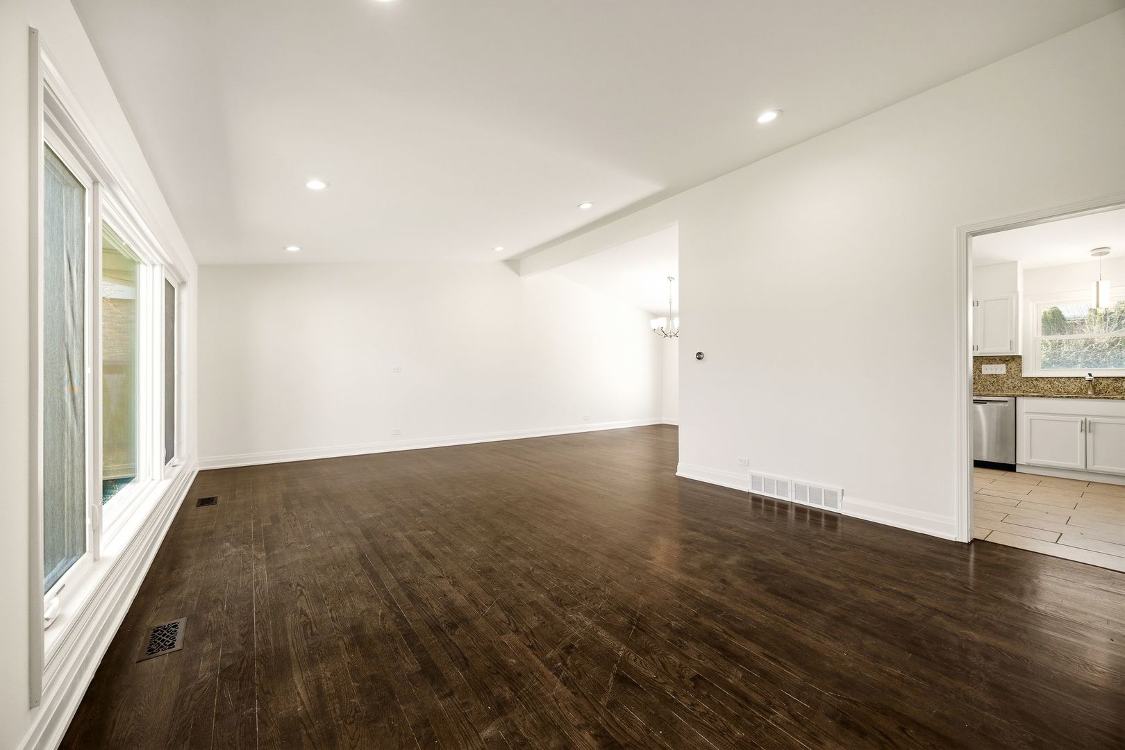 215 Hibbard Road Wilmette, IL 60091 - Photo 4 of 35