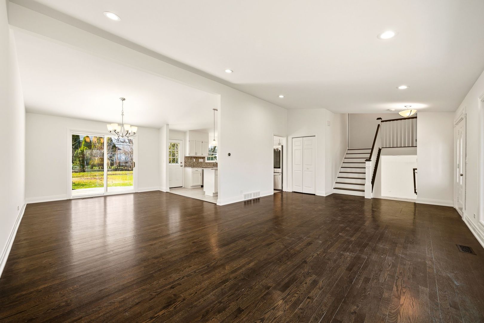 215 Hibbard Road Wilmette, IL 60091 - Photo 5 of 35