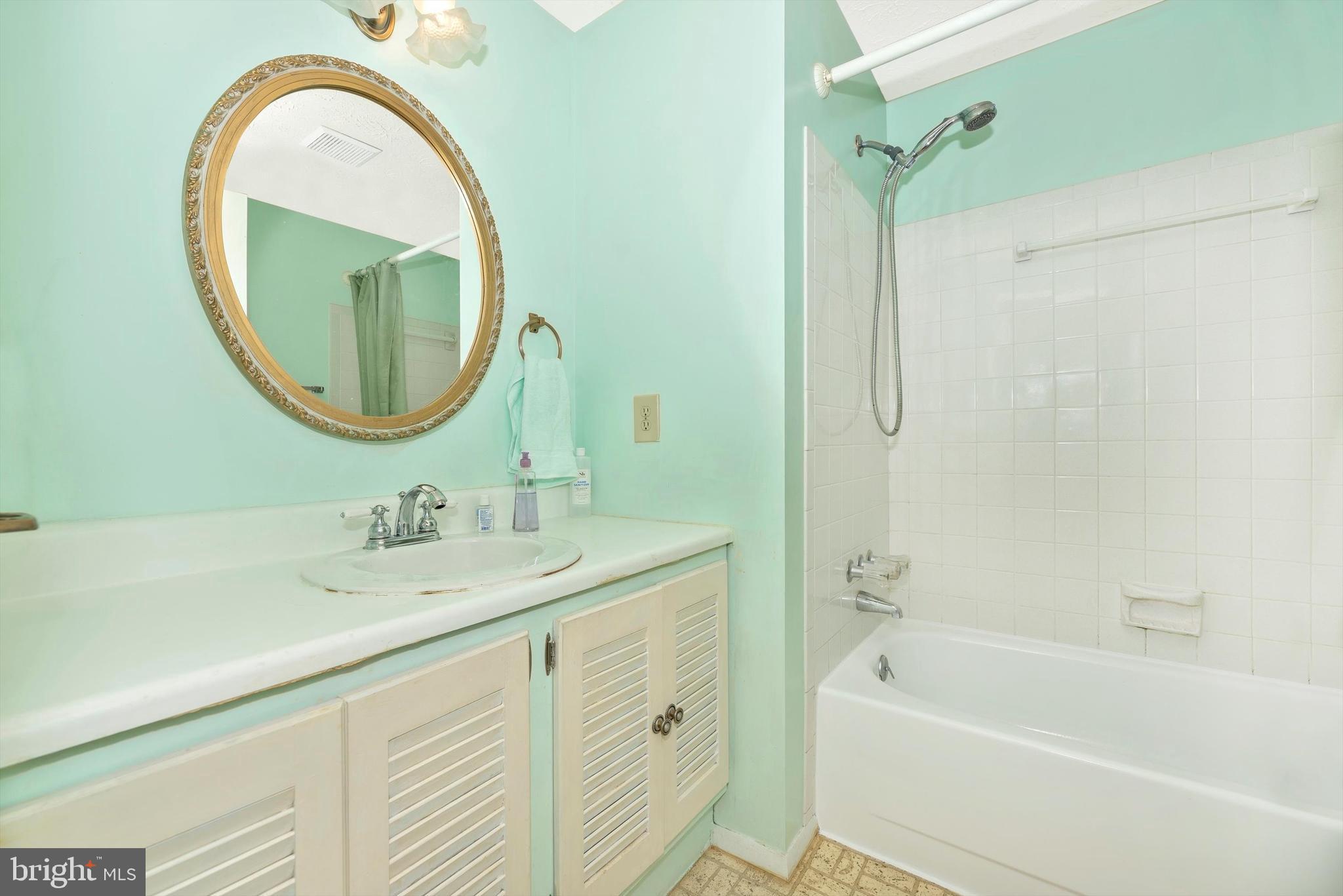 1811 Rustic Hill Court Frederick, MD 21702 - Photo 33 of 57 Family Bath