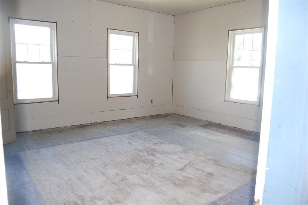 10 Aldrich Street Webster, MA 01570 - Photo 6 of 17