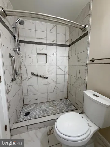 a bathroom with a toilet and a shower