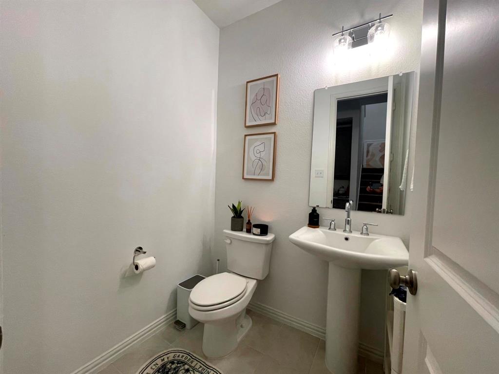 5514 Union Street Sachse, TX 75048 - Photo 11 of 25 a bathroom with a toilet a sink and mirror