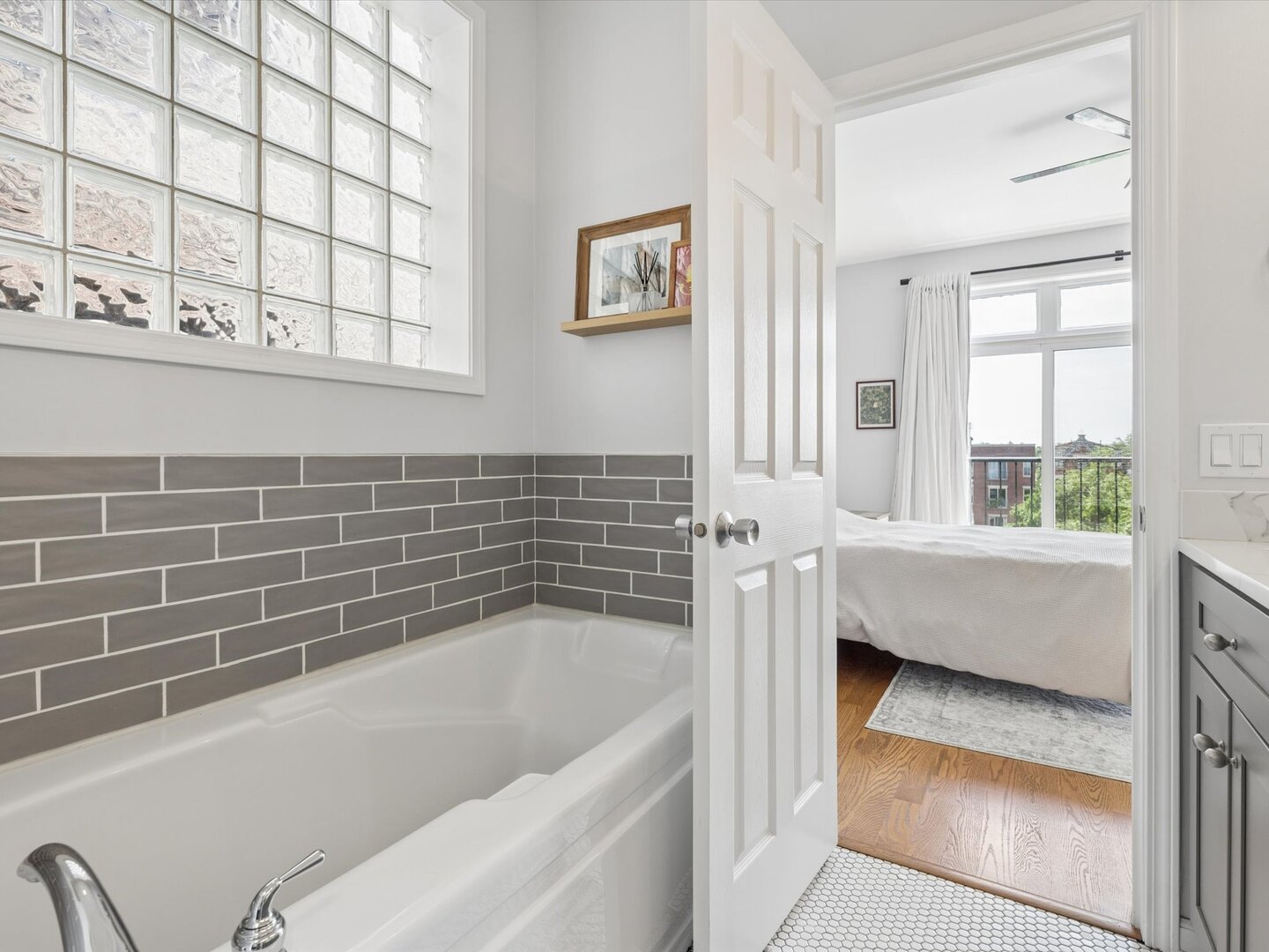 2117 West Rice Street, Unit 4E Chicago, IL 60622 - Photo 12 of 20