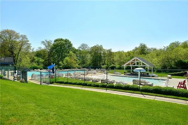 $2,550 | 617 East Village Green Boulevard, Mars, PA 16046