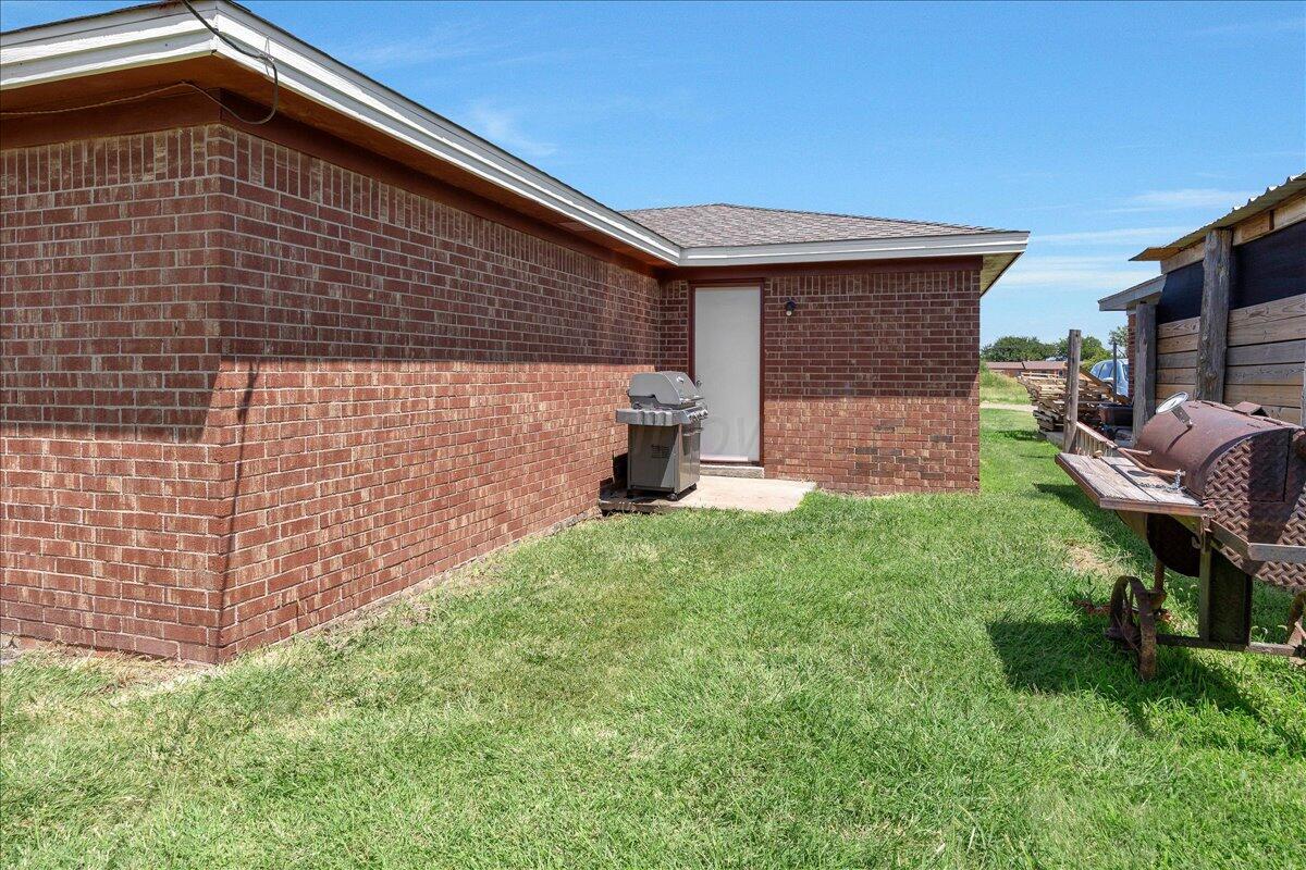 607 Groom Avenue Panhandle, TX 79068 - Photo 17 of 18 a front view of a house with a garden