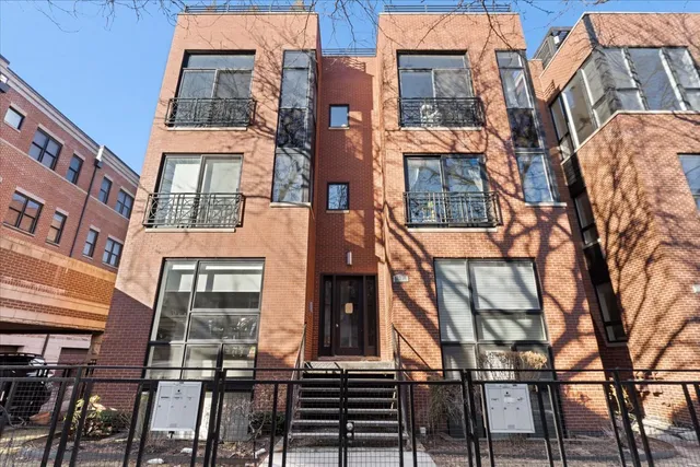 $675,000 | 2314 West Wabansia Avenue, Unit 3W, Chicago, IL 60647