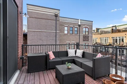$675,000 | 2314 West Wabansia Avenue, Unit 3W, Chicago, IL 60647