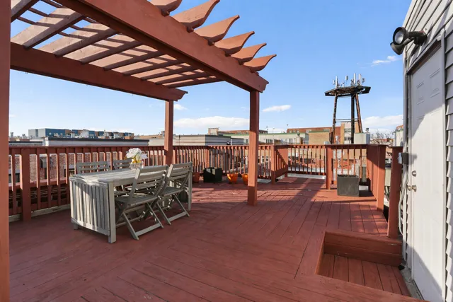 $675,000 | 2314 West Wabansia Avenue, Unit 3W, Chicago, IL 60647