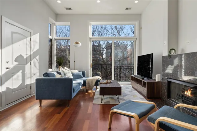 $675,000 | 2314 West Wabansia Avenue, Unit 3W, Chicago, IL 60647