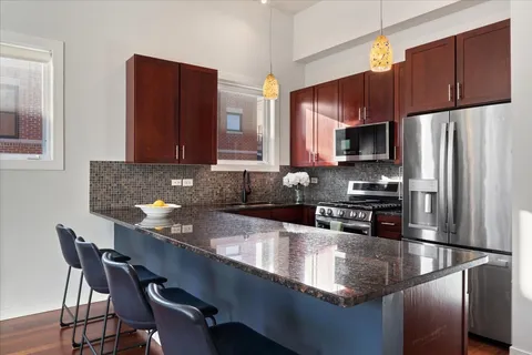 $675,000 | 2314 West Wabansia Avenue, Unit 3W, Chicago, IL 60647