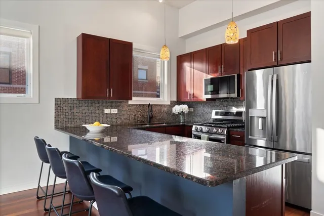 $675,000 | 2314 West Wabansia Avenue, Unit 3W, Chicago, IL 60647